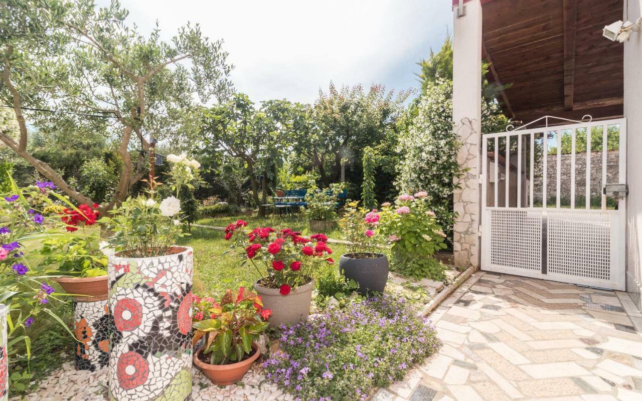 Holiday Home Nadia Pula Exterior photo