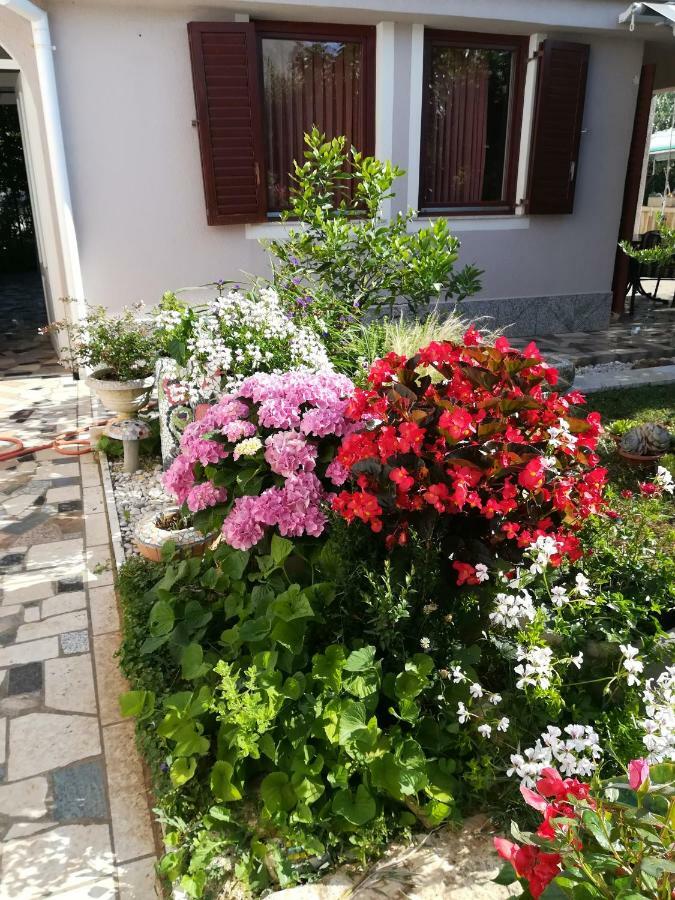 Holiday Home Nadia Pula Exterior photo
